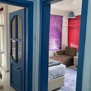  Апартаменты Yellow House